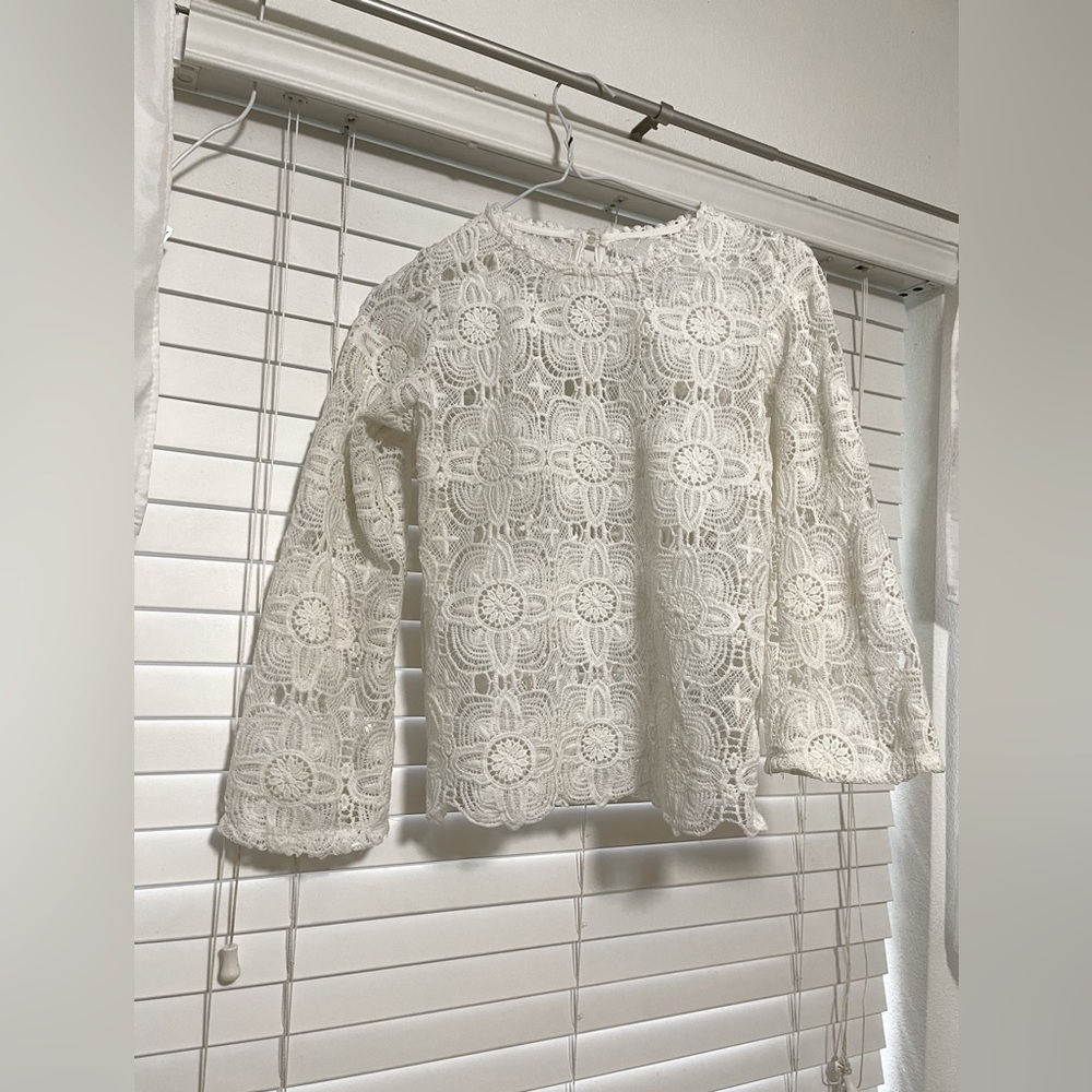 Lace top - Picture 2 of 3